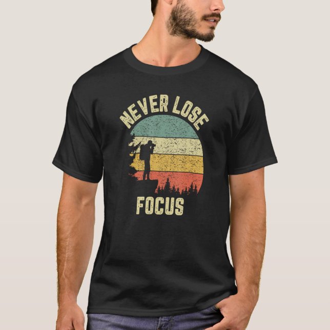Camiseta Fotógrafo Engraçado Câmera Nunca Perde o Foco (Frente)