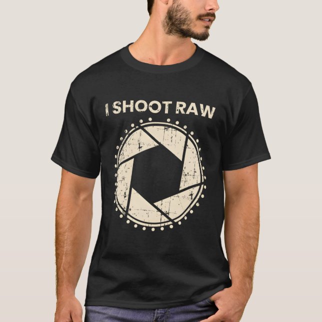 Camiseta Fotógrafo I Shoot Raw Camera Bezel (Frente)