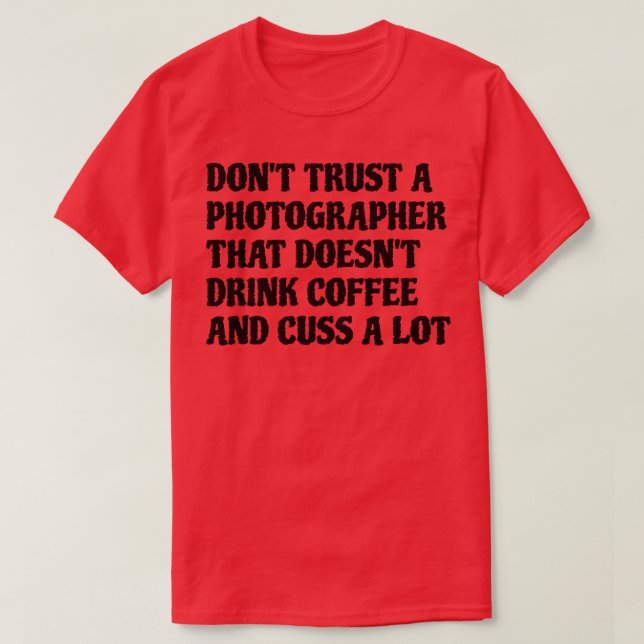 Camiseta Fotógrafo Que Bebe Café Custa Muito (Frente do Design)