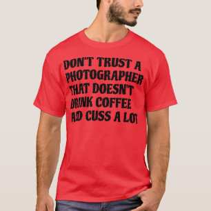 Camiseta Fotógrafo Que Bebe Café Custa Muito