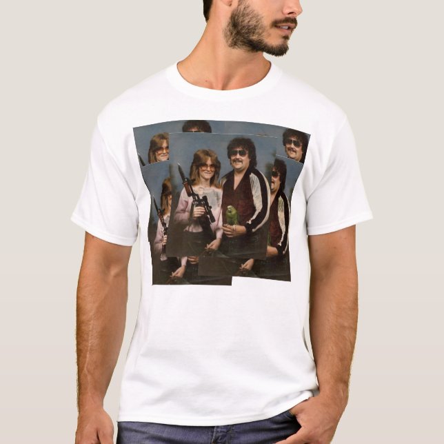 Camiseta Fotos de família inábeis - casal com papagaio! (Frente)