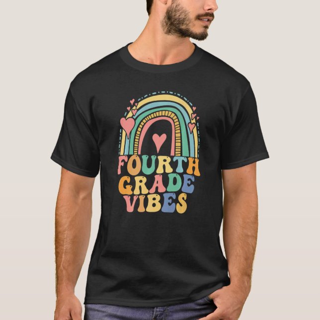 Camiseta Fourth Grade Vibes  4th Grade Team Retro 1st Day o (Frente)