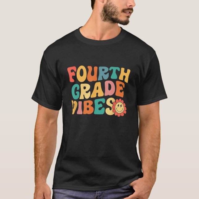 Camiseta Fourth Grade Vibes 4th Grade Team Retro 1st Day Of (Frente)