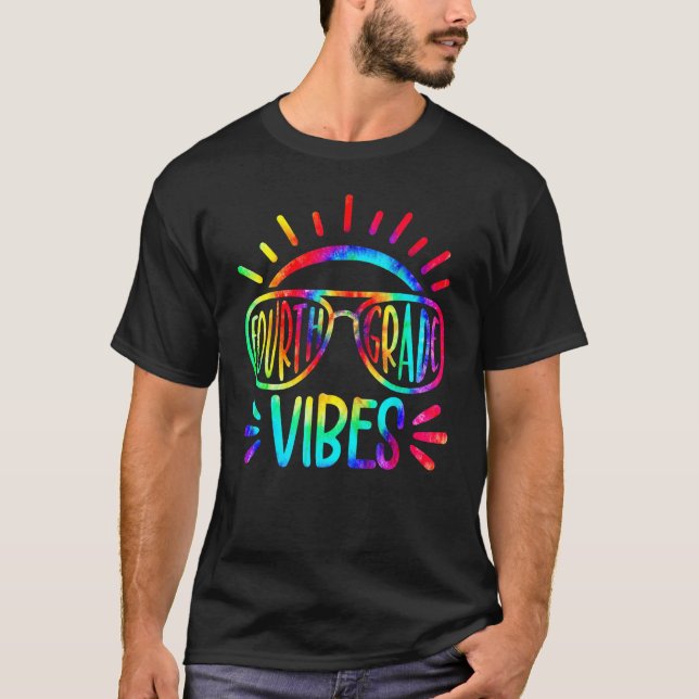 Camiseta Fourth Grade Vibes First Day Back To School Tie Dy (Frente)