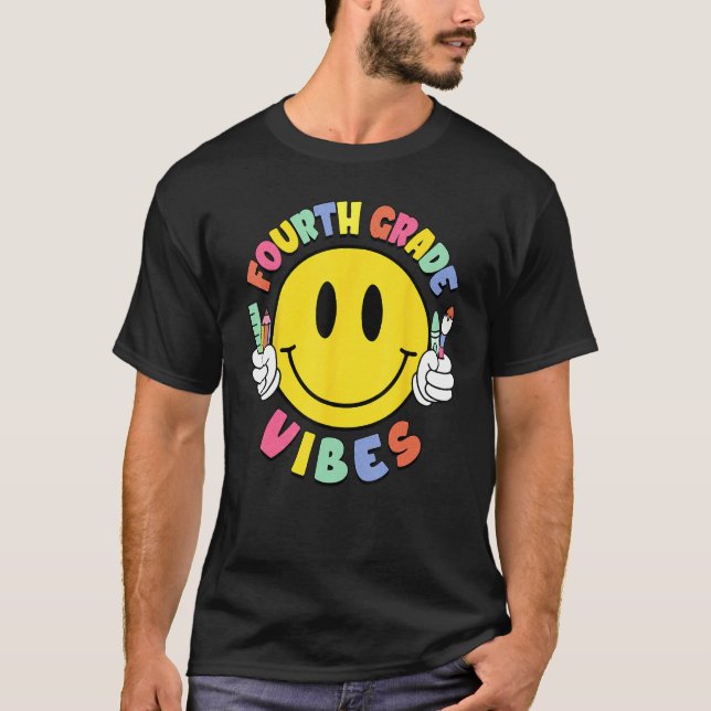 Camiseta Fourth Grade Vibes Teacher Kid 4th Grade Team Back (Frente)