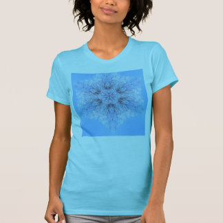 Camiseta Fractal azul delicado do floco de neve