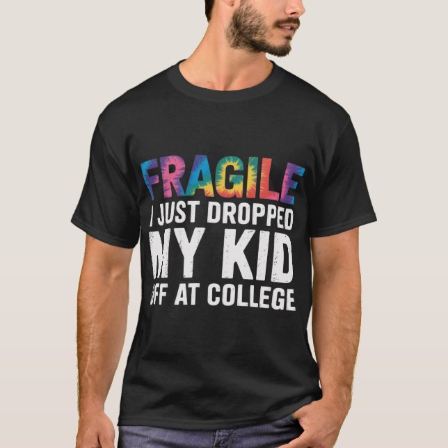 Camiseta Frágil Eu Acabei De Deixar Minha Filha Na Faculdad (Frente)