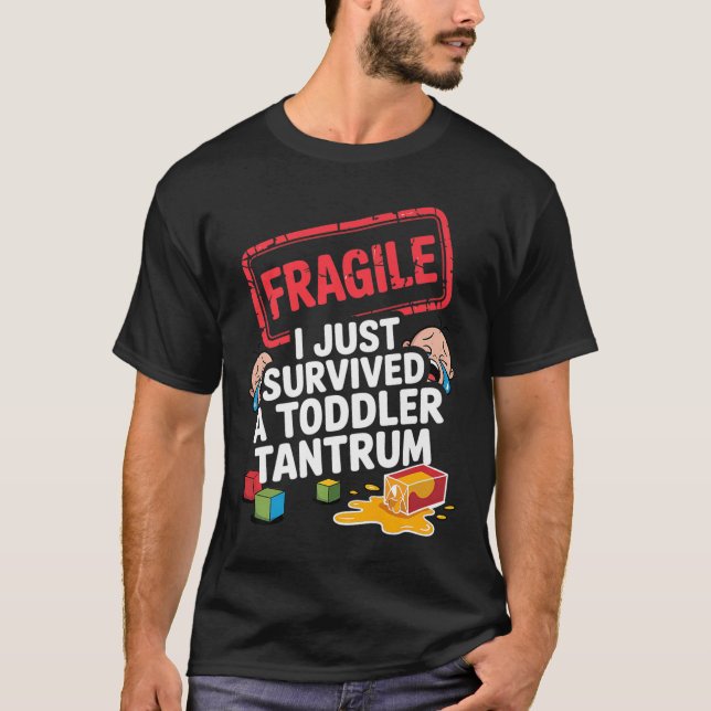 Camiseta Frágil Eu Sobrevivi A Um Pai Engraçado Do Toddler  (Frente)