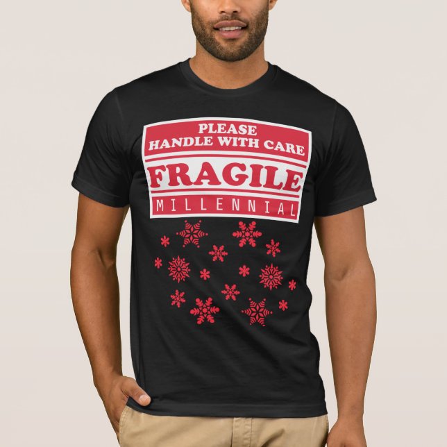 Camiseta Frágil Milênio, Manipula Com Flocos De Neve Cuidad (Frente)