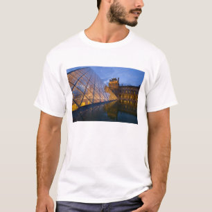 Camiseta França, Paris. O Louvre ao crepúsculo. Crédito 3