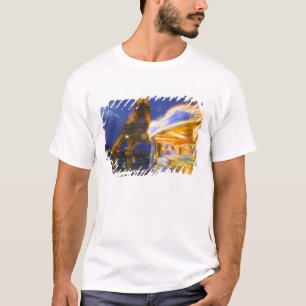 Camiseta França, Paris. Torre Eiffel no crepúsculo nevoeiro