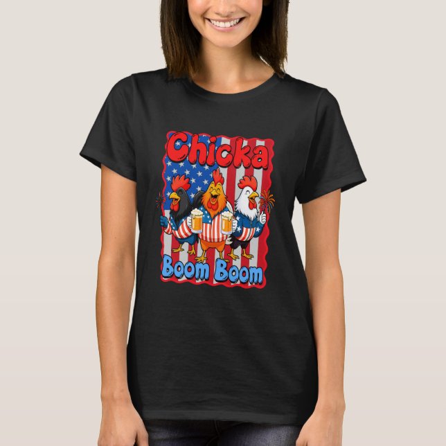 Camiseta Frango Bebendo Liberdade no Dia 4 de Julho Chicka  (Frente)