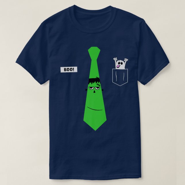 Camiseta Frankenstein Neck Pocket Ghost Halloween Assoc (Frente do Design)