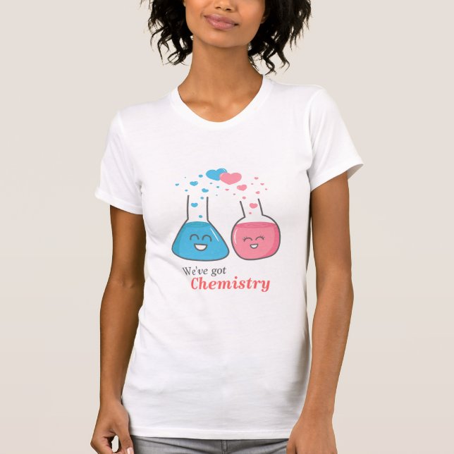 Camiseta Frascos de laboratório fofos apaixonados, temos qu (Frente)