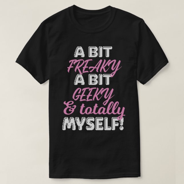 Camiseta Freaky Geeky e Totalmente MinhasMulheres (Frente do Design)