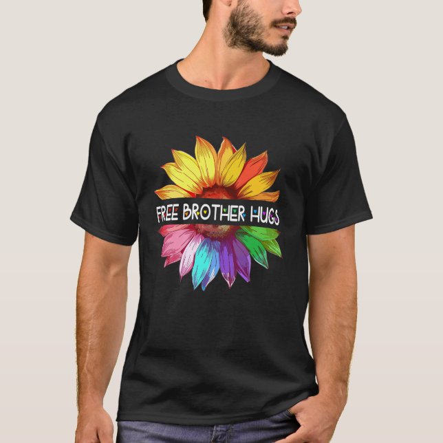 Camiseta Free Brother Hugs LGBTQ Orgulho LGBT Daisy Rainbow (Frente)