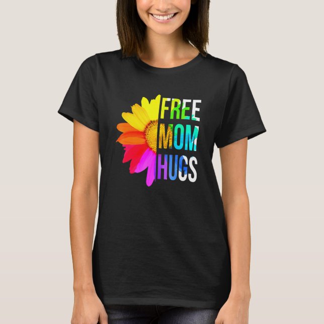 Camiseta Free Mãe Hugs Orgulho gay Lgbt Daisy Rainbow Flowe (Frente)