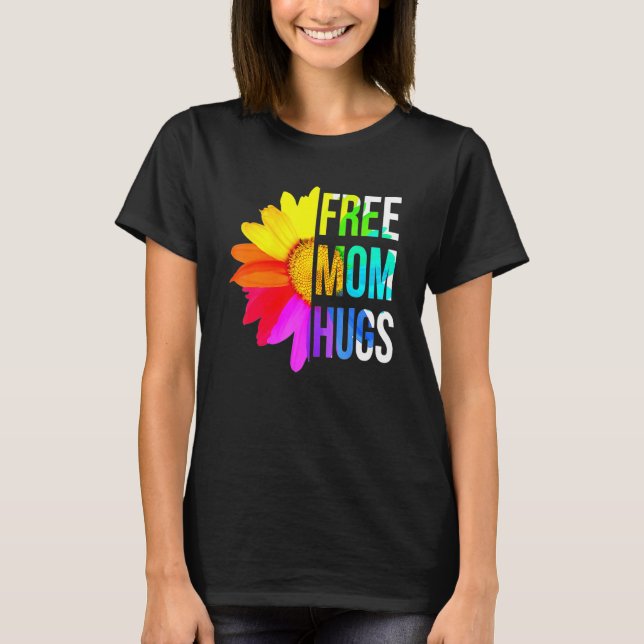 Camiseta Free Mãe Hugs Orgulho gay Lgbt Daisy Rainbow Flowe (Frente)
