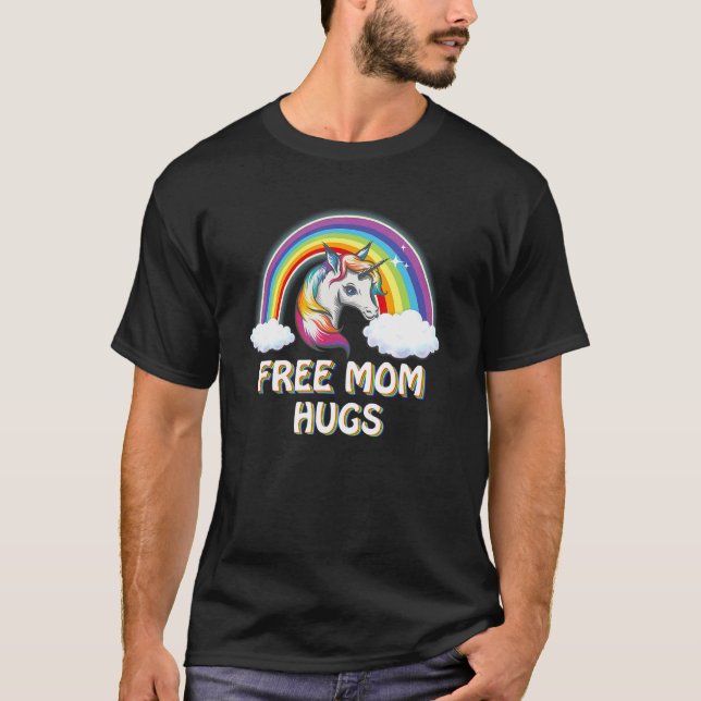 Camiseta Free Mãe Hugs Orgulho gay Parade Rainbow Flag Unic (Frente)