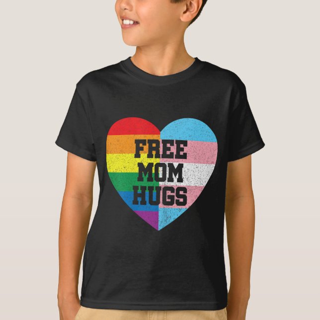 Camiseta Free Mãe Hugs Orgulho gay Transgender Rainbow Flag (Frente)