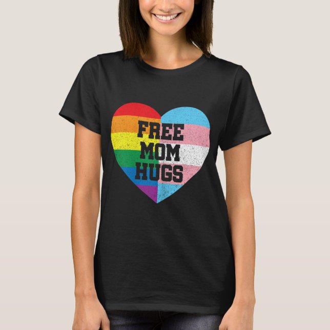 Camiseta Free Mãe Hugs Orgulho gay Transgender Rainbow Flag (Frente)