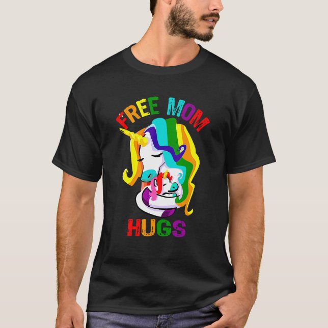 Camiseta Free Mãe Hugs Unicorn Orgulho gay Lgbt Sinalizador (Frente)