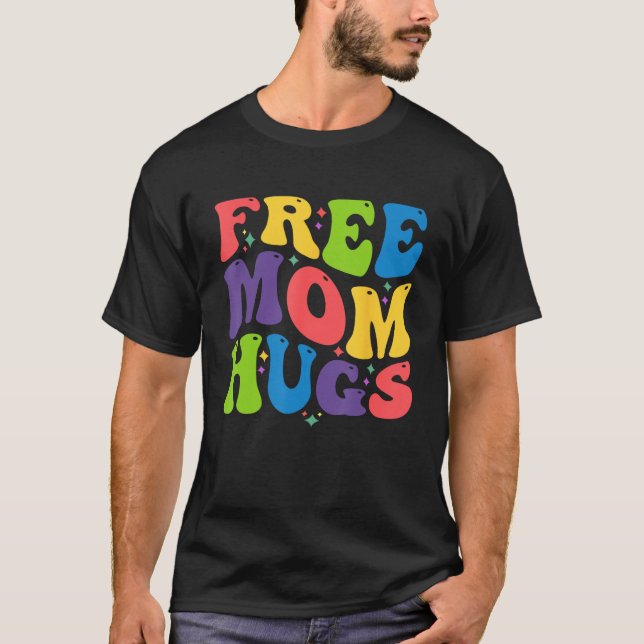 Camiseta Free Mom Hugs for LGBTQ Pride Month and Gay Rights (Frente)