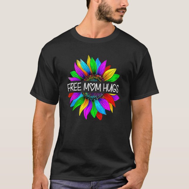 Camiseta Free Mom Hugs Gay Pride LGBT Daisy Rainbow Flower  (Frente)