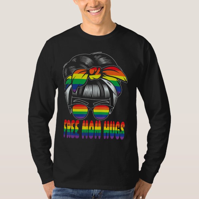 Camiseta Free Mom Hugs Woman with Rainbow Hairband in Hair (Frente)