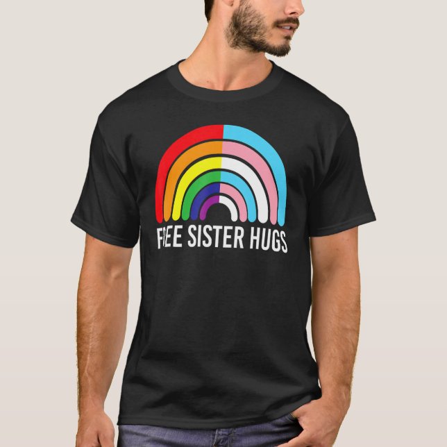 Camiseta Free Sister Abraça Rainbow Transgender Flag Lgbtq  (Frente)