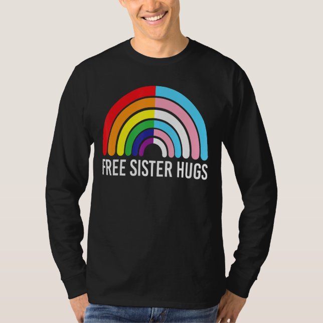 Camiseta Free Sister Abraça Rainbow Transgender Flag Lgbtq  (Frente)