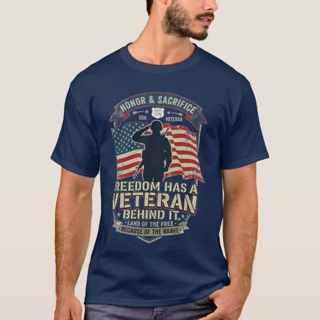 Camiseta Freedom Has a Veteran Behind It Patriotic Veteran (Frente)