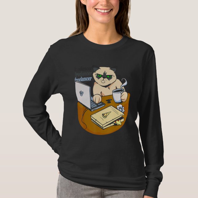 Camiseta freelancer cat working from home pizza   coffee (Frente)