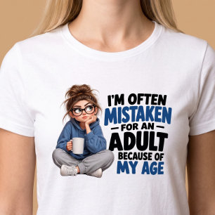 Camiseta Frequentemente sou confundido com um adulto engraç
