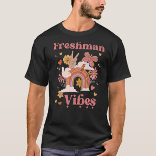 Camiseta Freshman Vibes Escola Groovy Retro 9º Grau Boho