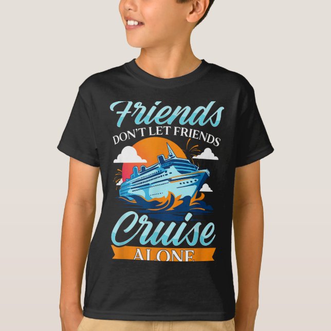Camiseta Friends Don't Cruise Alone Funny Cruising Ship Mat (Frente)