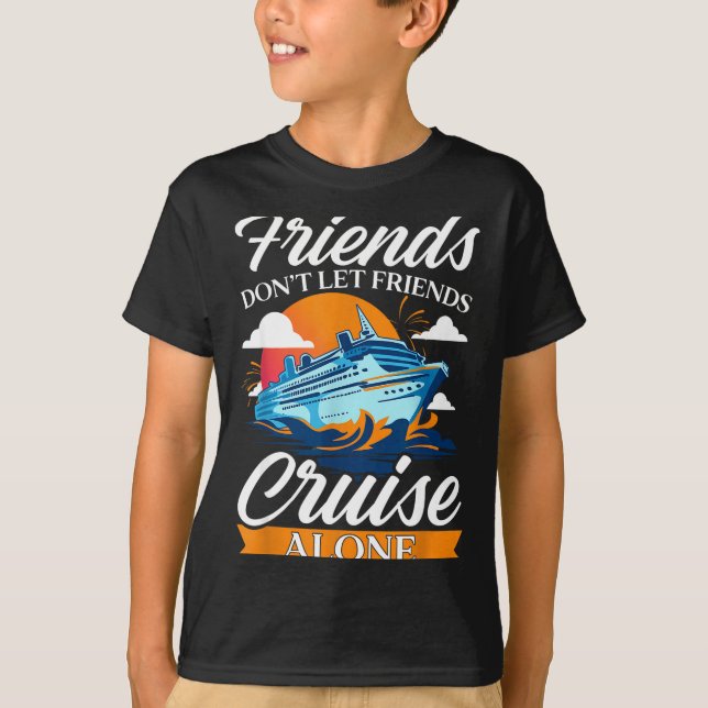 Camiseta Friends Don't Cruise Alone Funny Cruising Ship Mat (Frente)