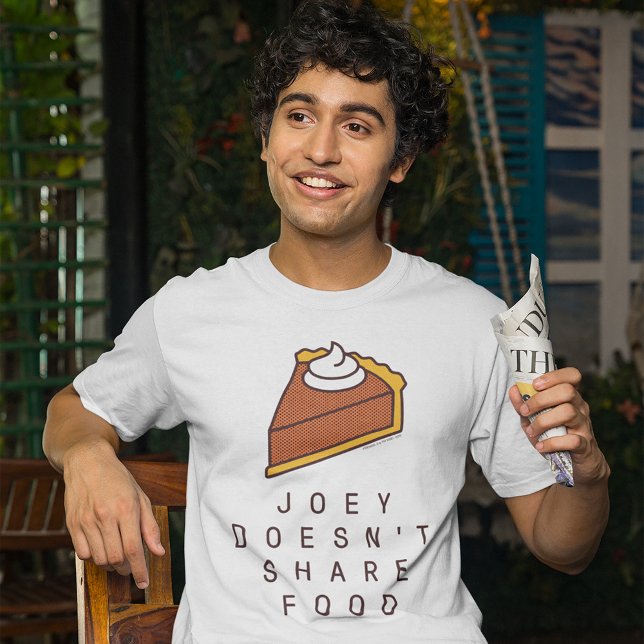 Camiseta FRIENDS™ | Joey Não Divide Comida (Person wearing shirt)