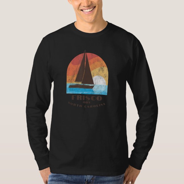 Camiseta Frisco, NC Vacationing Sailboating Sunrise (Frente)