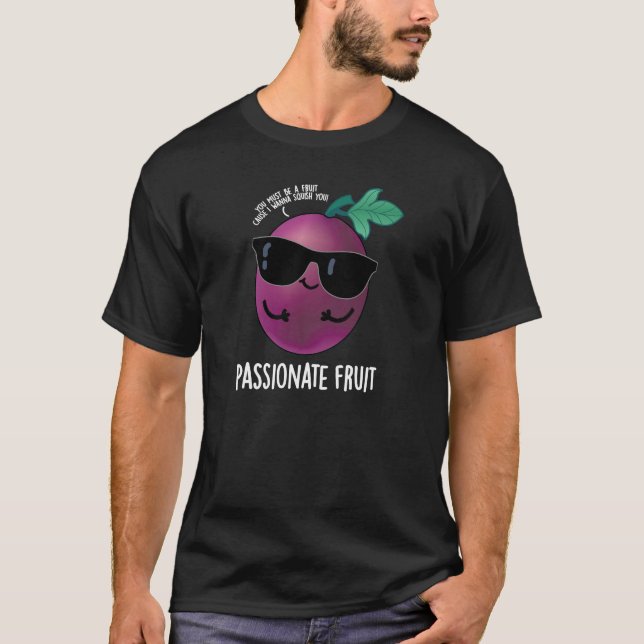 Camiseta Fruta Apaixonada Engraçada Fruta Pun Escuro BG (Frente)