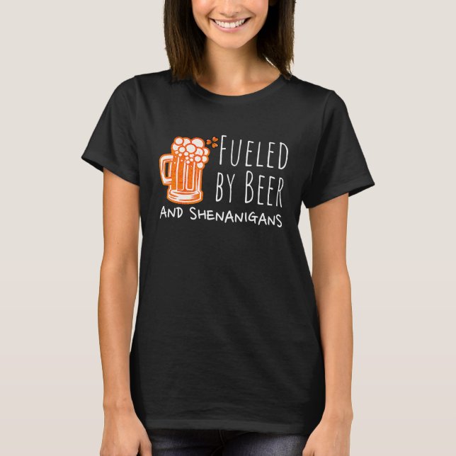 Camiseta Fueled By Beer And Shenanigans Irish Shamrock St P (Frente)