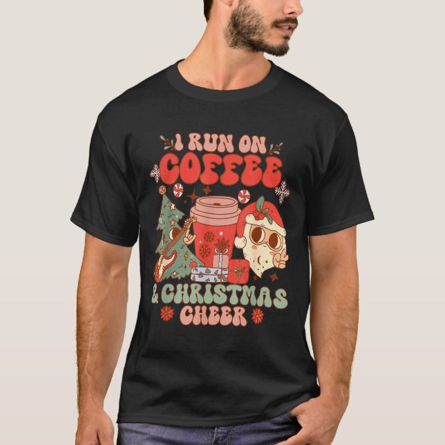 Camiseta Fueled By Coffee &amp; Christmas Cheer Funny Coffe (Frente)