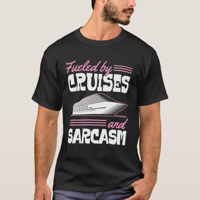 Camiseta Fueled By Cruises And Sarcasm Sassy Cruise Family  (Frente)