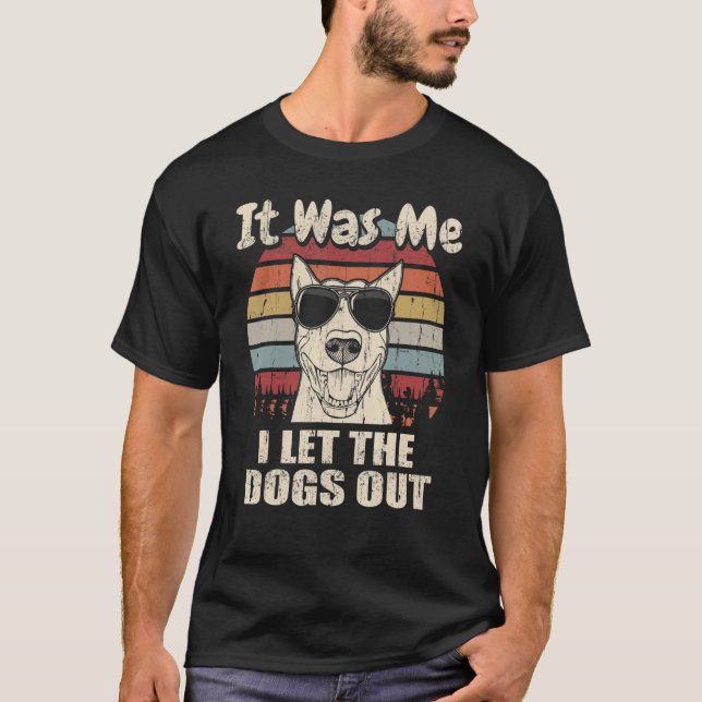 Camiseta Fui Eu Que Deixei Os Cachorros Saírem Da Torrada. (Frente)