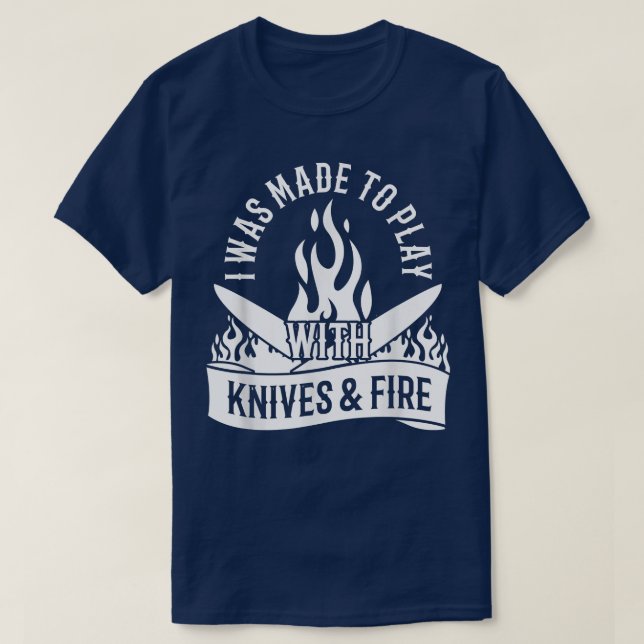 Camiseta Fui Feito Para Brincar Com Facas E Cozinhar De Fog (Frente do Design)