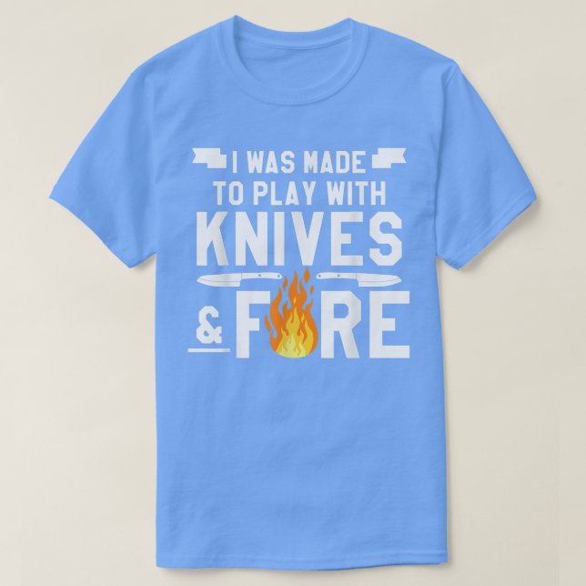 Camiseta fui feito para jogar com facas e cozinhar de fogo4 (Frente do Design)