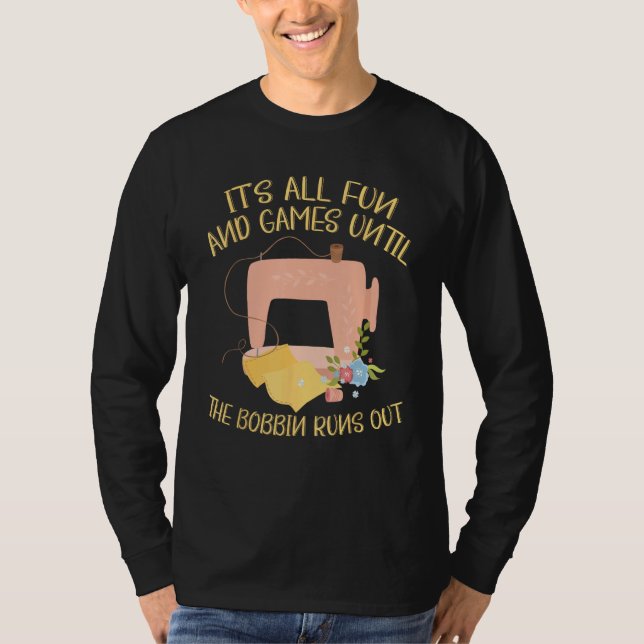 Camiseta Fun And Games Until The Bobbin Runs Out (Frente)