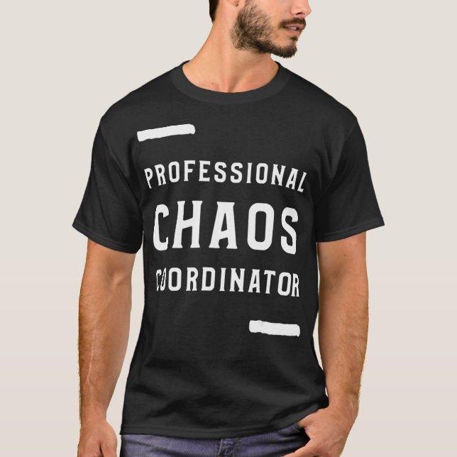 Camiseta Funcionário Design Coordenador de Caos Profissiona (Frente)