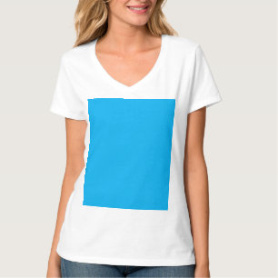 Camiseta Fundo Azul Ciano Sólido   Estilo Minimalista de Ve