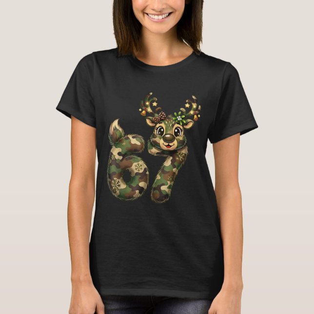 Camiseta Funny 67 Christmas Holiday Camo Hunting Reindeer D (Frente)